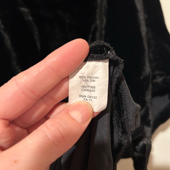 Madewell velvet top. EUC size medium. - Picture 4 of 8